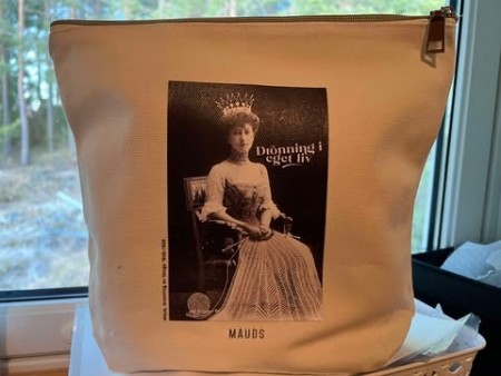 Prosjektbag Dronning i eget liv -3-